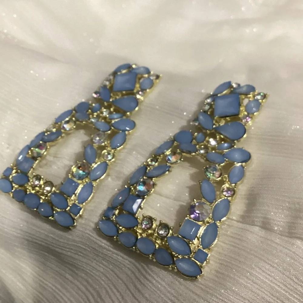 🌸Periwinkle Blue Resin crystal Geometric Earrings - Picture 10 of 16